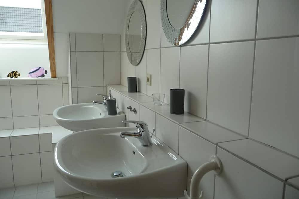 Ganze Wohnung, Schöne Ferienwohnung im Schwedenhaus in Groß Vollstedt, Rendsburg-Eckernförde