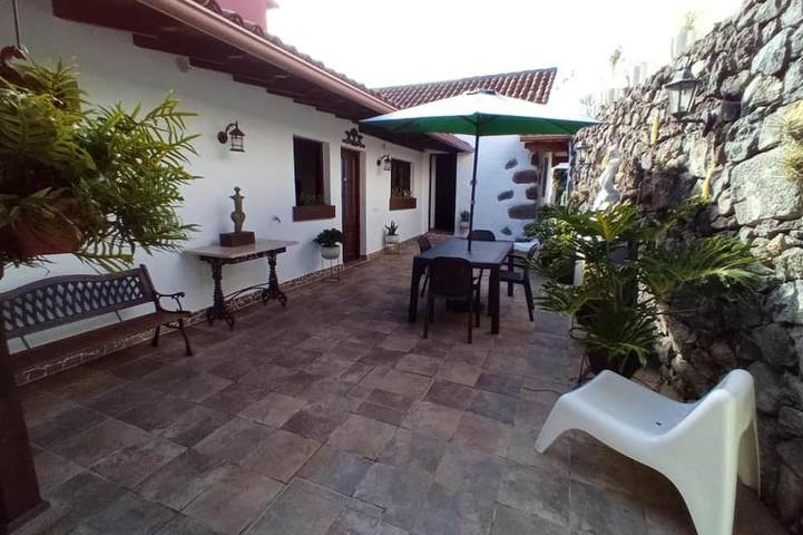 B&b for 2 people, with pool and garden in Tenerife