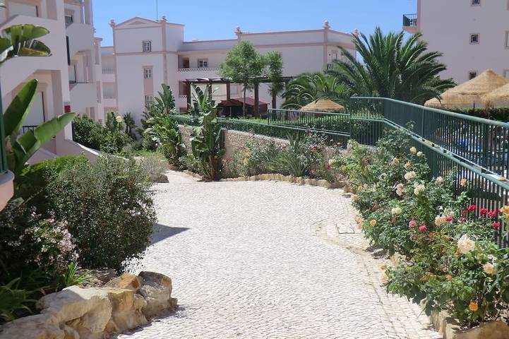 Appartement de vacances pour 6 personnes, avec jardin ainsi que balcon et piscine