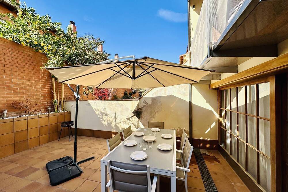 Ixart Costabravasi. Ac, wifi, in the village in Sant Feliu de Guíxols, Costa Brava