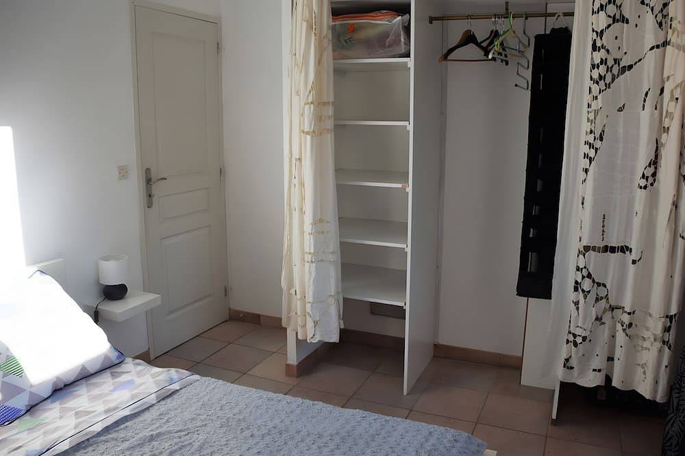 Habitaciones de huéspedes con jardín en casa de Aurore y Laurent in Montarnaud, Región de Lodève