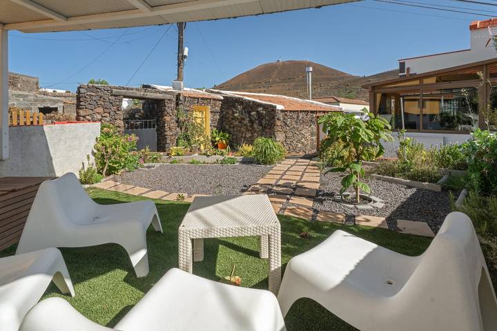 Cottage for 4 people, with balcony and yard in Spain