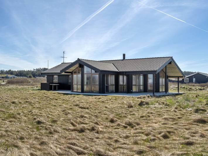 Ferieudlejning for 6 personer, med terrasse og jacuzzi samt sauna i Nørlev Strand