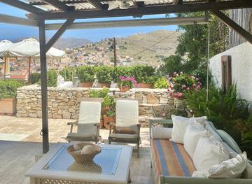 Location de vacances pour 6 personnes, avec piscine ainsi que vue et jardin dans Symi