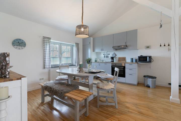 Ganze Wohnung, Ferienwohnung Marschblick" mit privater Terrasse, Gemeinschaftsgarten und Wi-Fi in Reußenköge, Nordfriesland