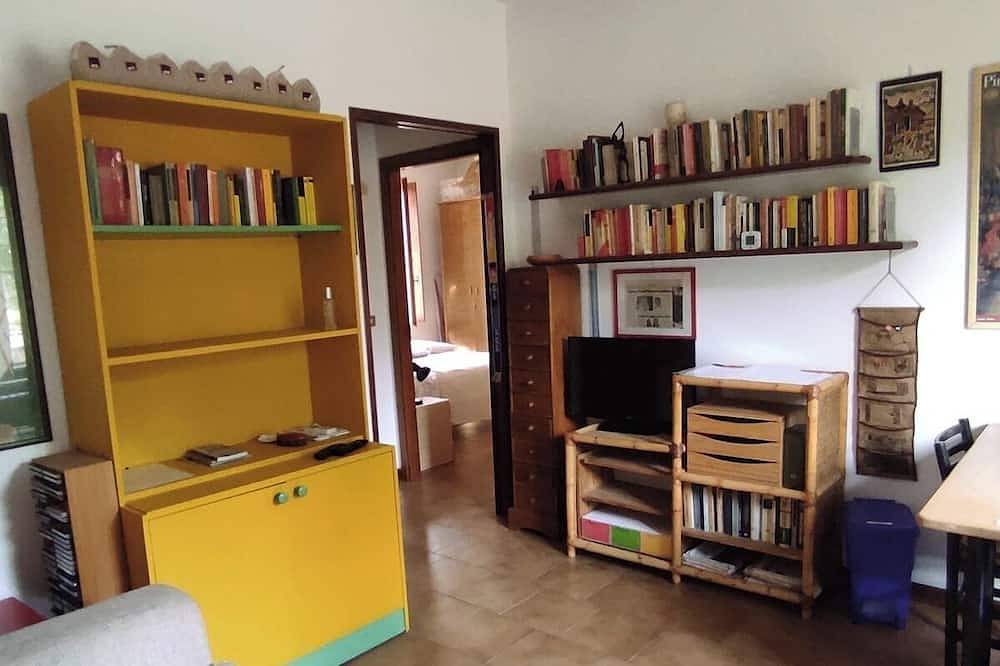 Apartamento entero, Frente al parque, con aparcamiento privado gratuito y uso de 2 bicicletas. in Mantua, Provincia de Mantova