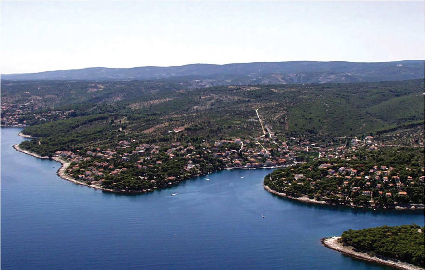 Entire holiday apartment, Holiday apartment for 4 people with garden in Supetar, Brac