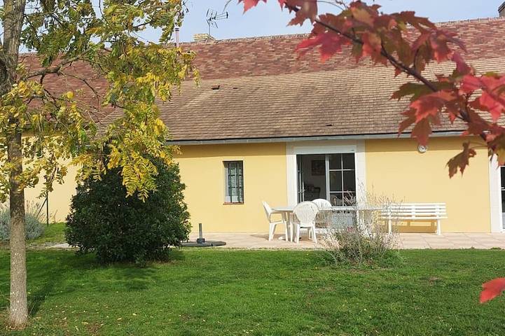 Gîte pour 14 personnes, avec jardin à Saint-Georges-du-Bois (Sarthe)