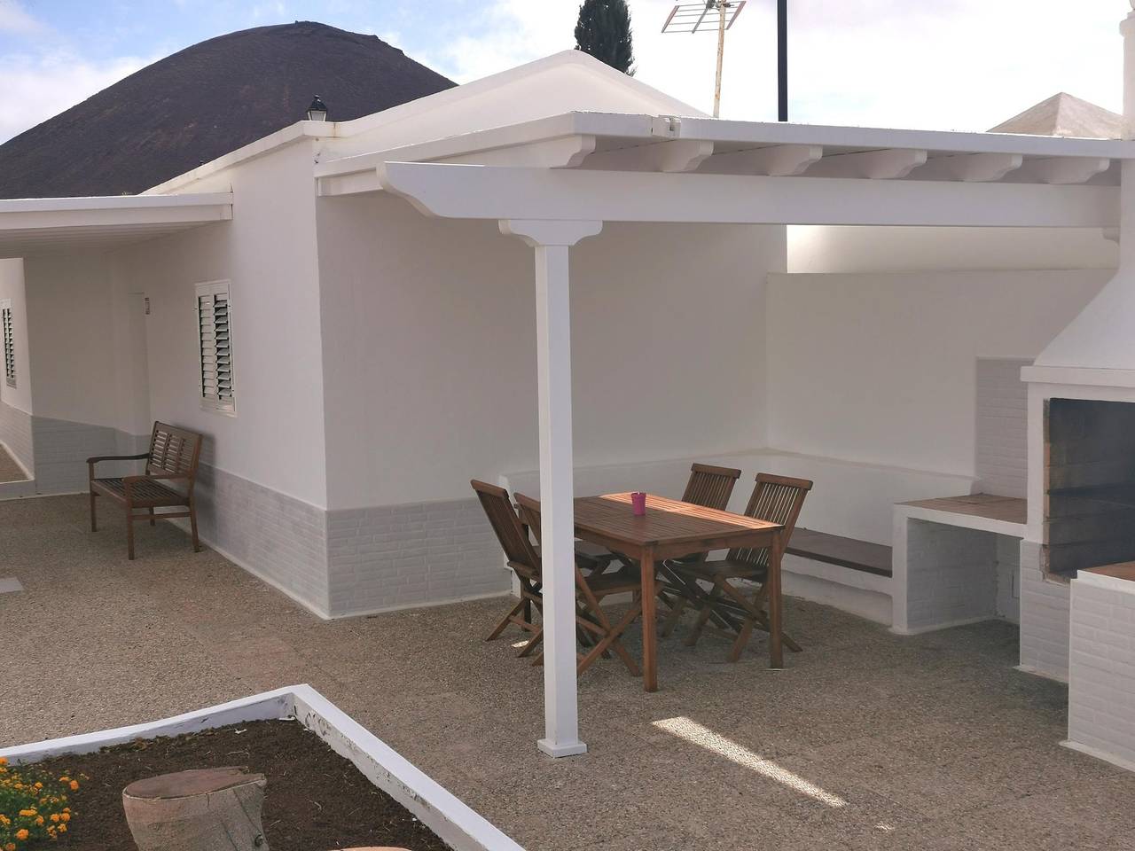 Entire holiday apartment, Independent one bedroom apartment with barbecue and fully private terrace. in Tahiche, Teguise