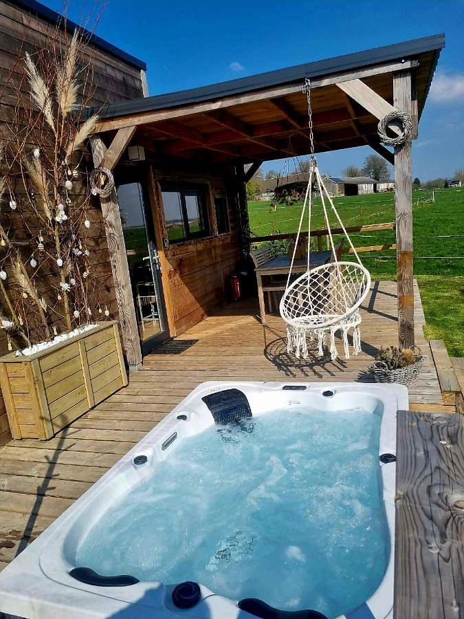 Gîte pour 4 personnes, avec vue ainsi que jardin et piscine, animaux acceptés