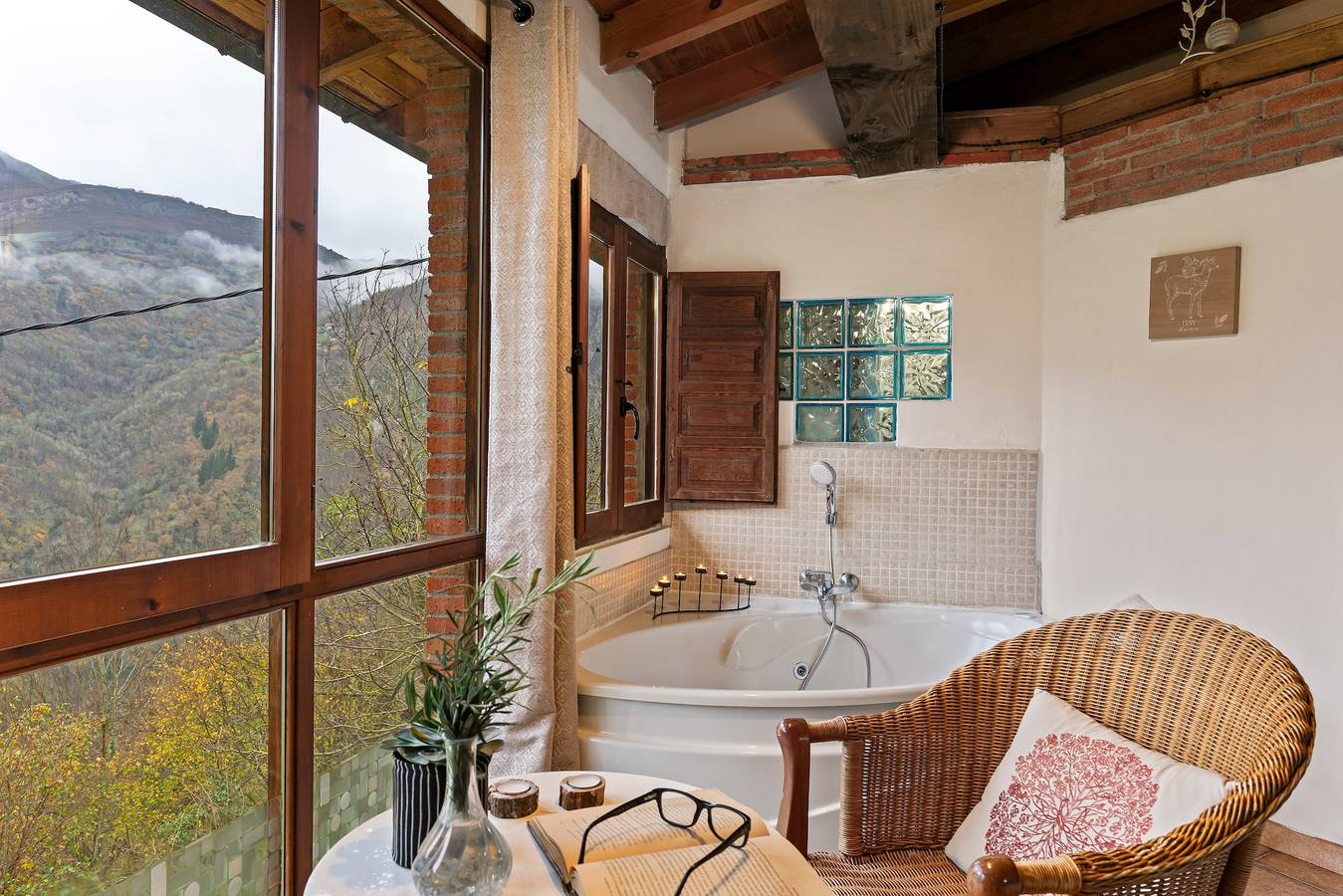 Casa rural 'El Carbayu, bubbelbad en uitzicht' met bergzicht, terras en wifi, foto 10