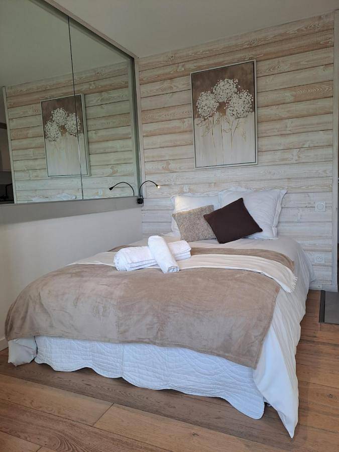 Appartement entier, One-Bedroom Apartment in Carquefou, Région de Nantes