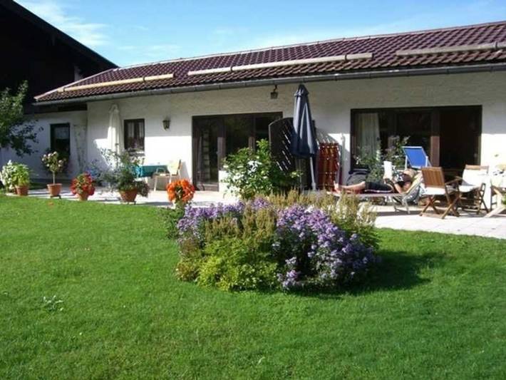 Ferienwohnung für 2 Personen, mit Terrasse und Garten sowie Ausblick in Rottach-Egern