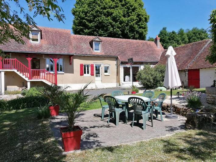 Location de vacances pour 2 personnes, avec terrasse et jardin à Saint-Cyran-du-Jambot
