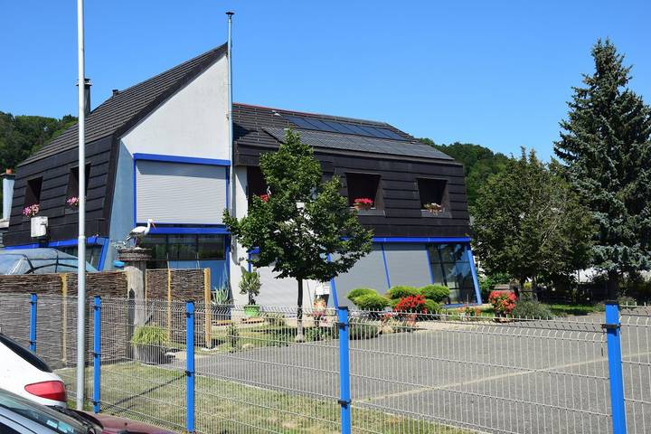 Appartement de vacances pour 6 personnes, avec Terrasse ainsi que Jardin et Piscine