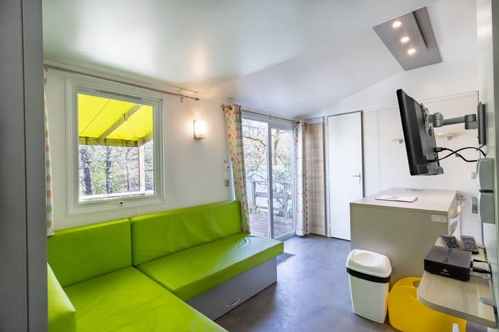 Mobil home pour 8 personnes, avec jacuzzi ainsi que bassin pour enfant et jardin, adapté aux familles à Bouzic - 2