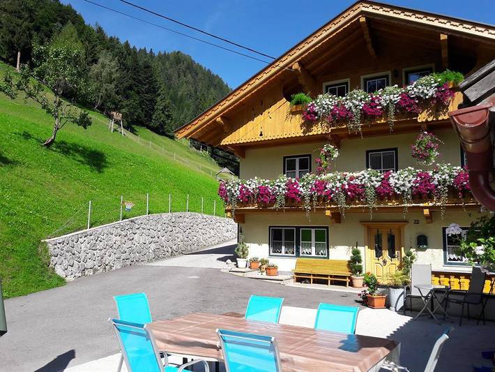 Ferienwohnung für 7 Personen, mit Balkon und Terrasse sowie Garten