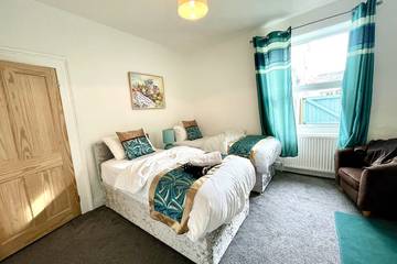 Holiday Home for 7 People in Plymouth, South West England, Photo 1