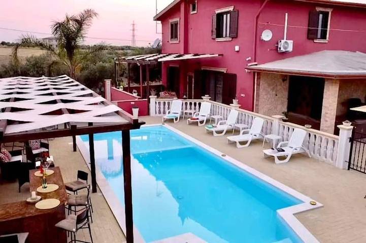 Villa con piscina per 13 persone, con giardino e idromassaggio in Agrigento