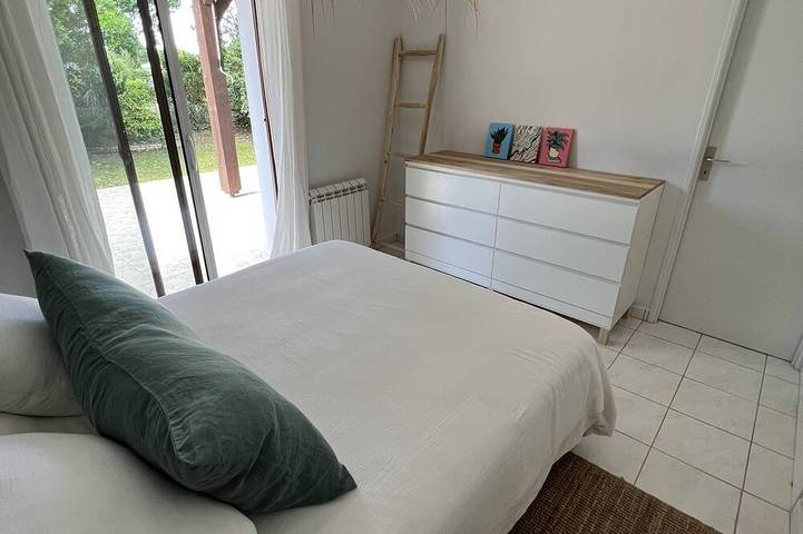 Location de vacances pour 8 personnes, avec terrasse et jardin, animaux acceptés à Tosse - 2