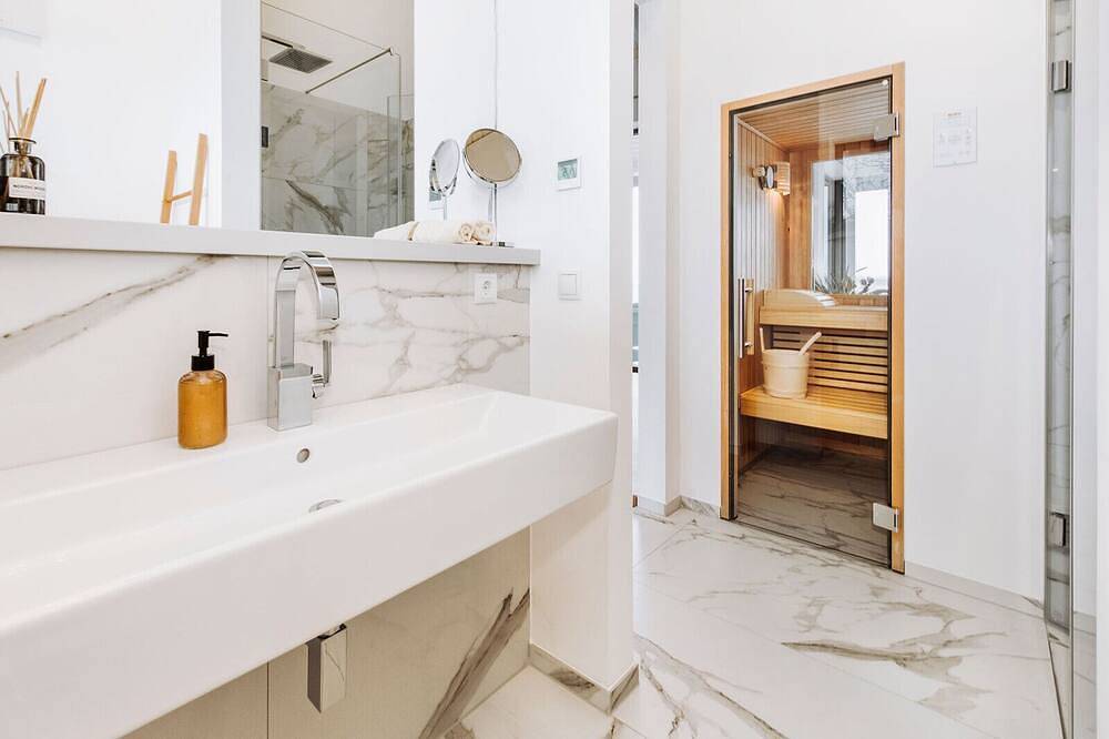 Entire apartment, Modern vacation apartment on the Bodden with sun terrace, sauna and fireplace in Waase, Ummanz