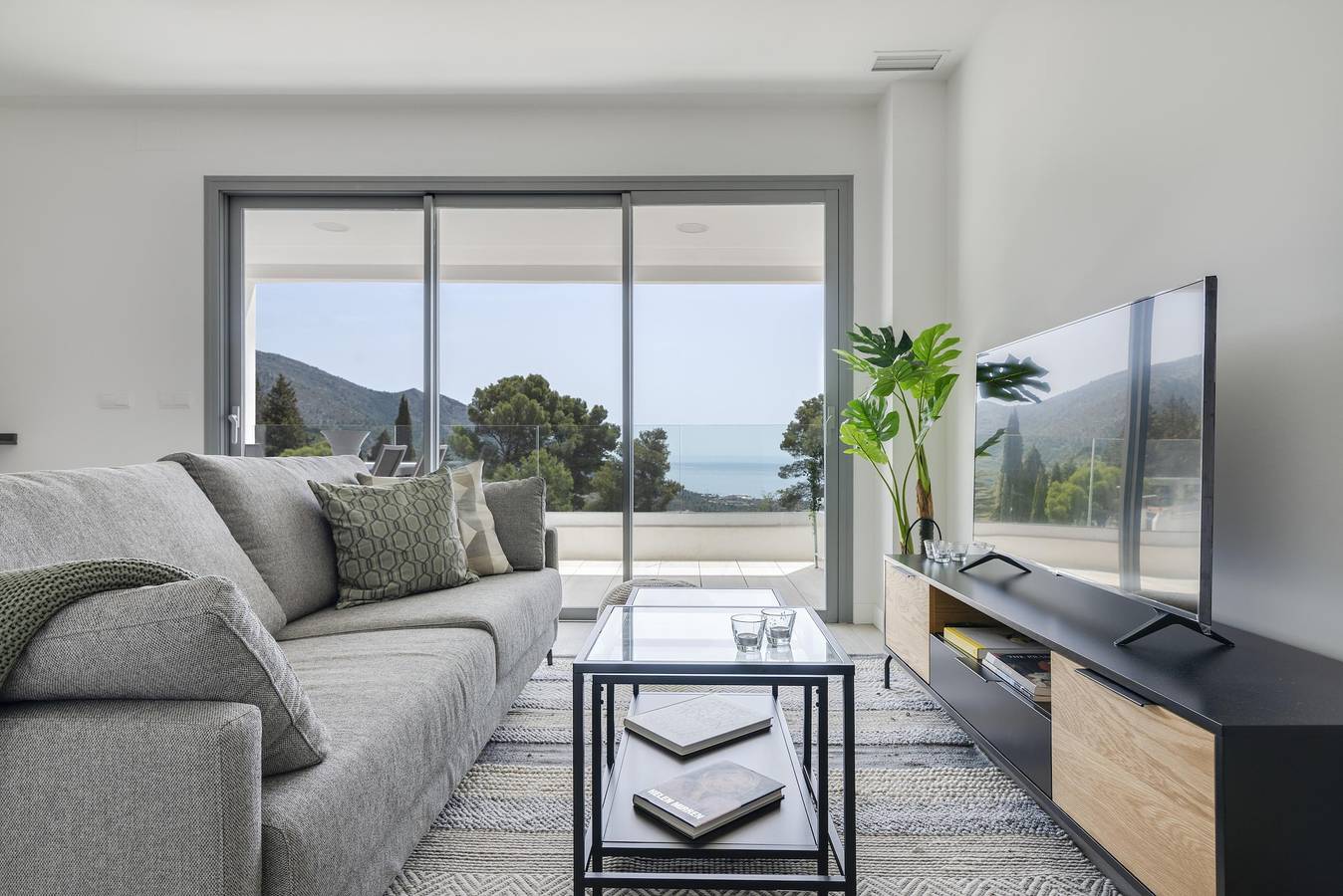 Entire apartment, Central Apartment with a View, Shared Pool & Wi-Fi in Mijas Pueblo, Mijas