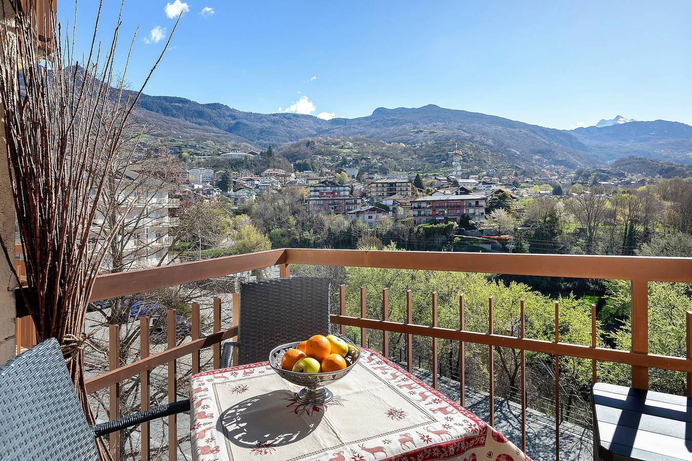 Apartamento entero, Bellavista Saint-Vincent: Relajación y confort con terraza y vistas a la montaña in Saint-Vincent, Comune di Saint-Vincent