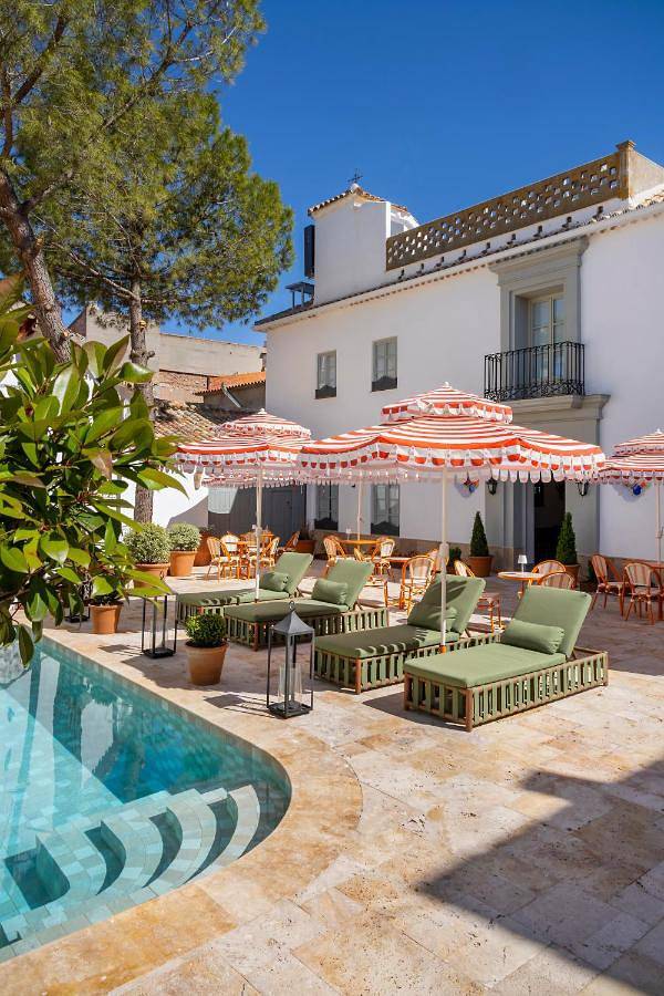 Hotel para 2 personas, con jardín además de jacuzzi y piscina - 1