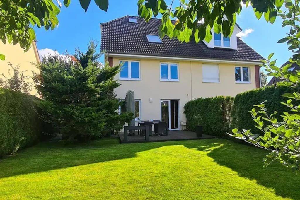 Four-Bedroom House in Lichtenrade Berlin, Berlin
