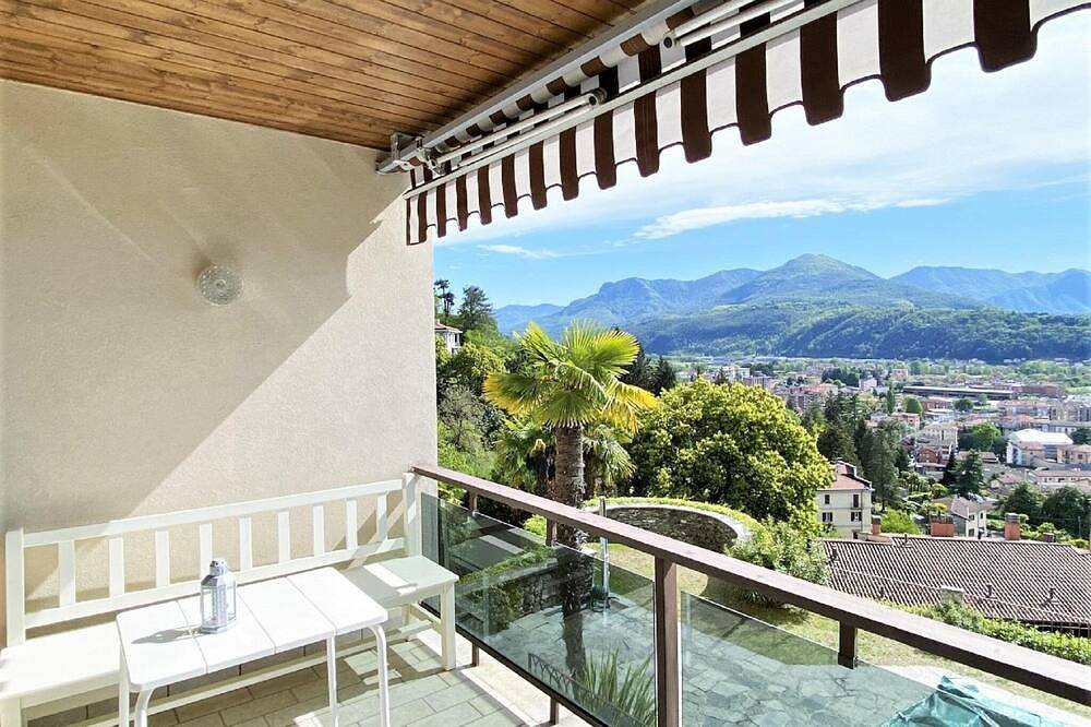 Geheel appartement, Appartement in Luino met gedeeld zwembad in Luino, Comune di Luino