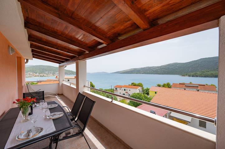 Smještaj za odmor za 6 osoba, s balkon/terasa u Poljica