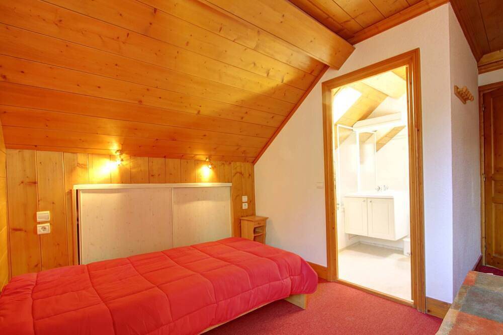Chaleureux Chalet Savoyard Au Coeur Des 3 Vallees in Brides-les-Bains, Massif de la Vanoise