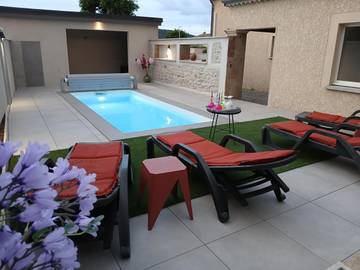 Cottage pour 4 personnes, avec jardin ainsi que vue et piscine, animaux acceptés à Lussas