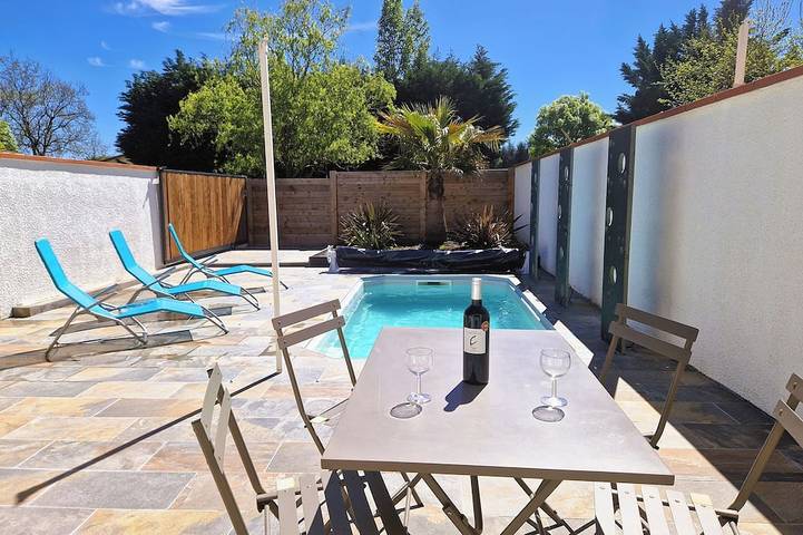 Gîte pour 8 personnes, avec jardin ainsi que jacuzzi et terrasse