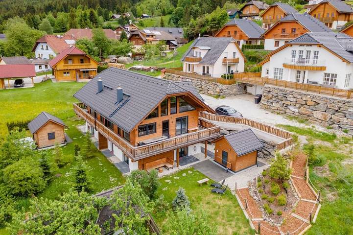 Chalet für 12 Personen, mit Sauna und Balkon sowie Garten