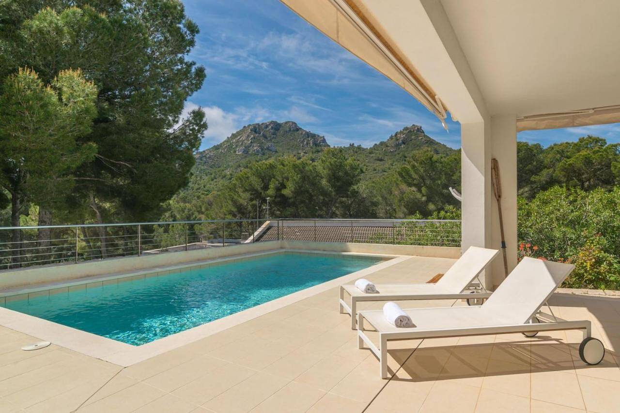 Villa 'Carritx' with Mountain View, Wi-Fi and Air Conditioning in Cala Provençal, Capdepera