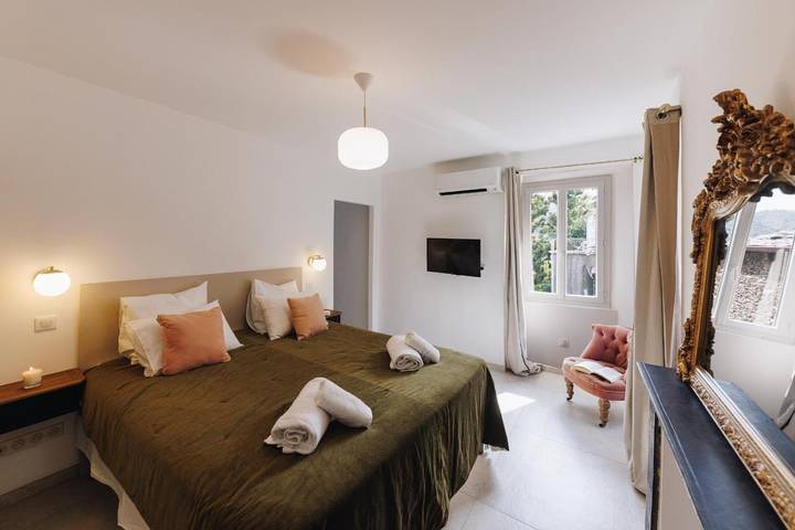 Location de vacances pour 10 personnes, avec vue ainsi que piscine et jardin à Porri - 4