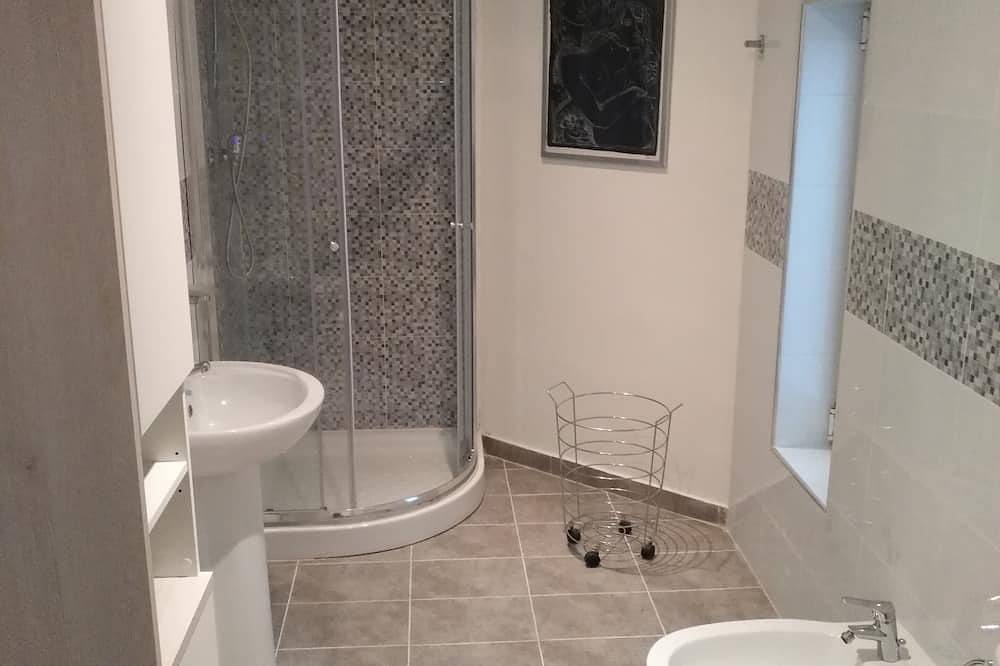 Apartamento inteiro, Apartamento em moradia com vista para o mar Wi-Fi gratuito in Swieqi, Ilha de Malta