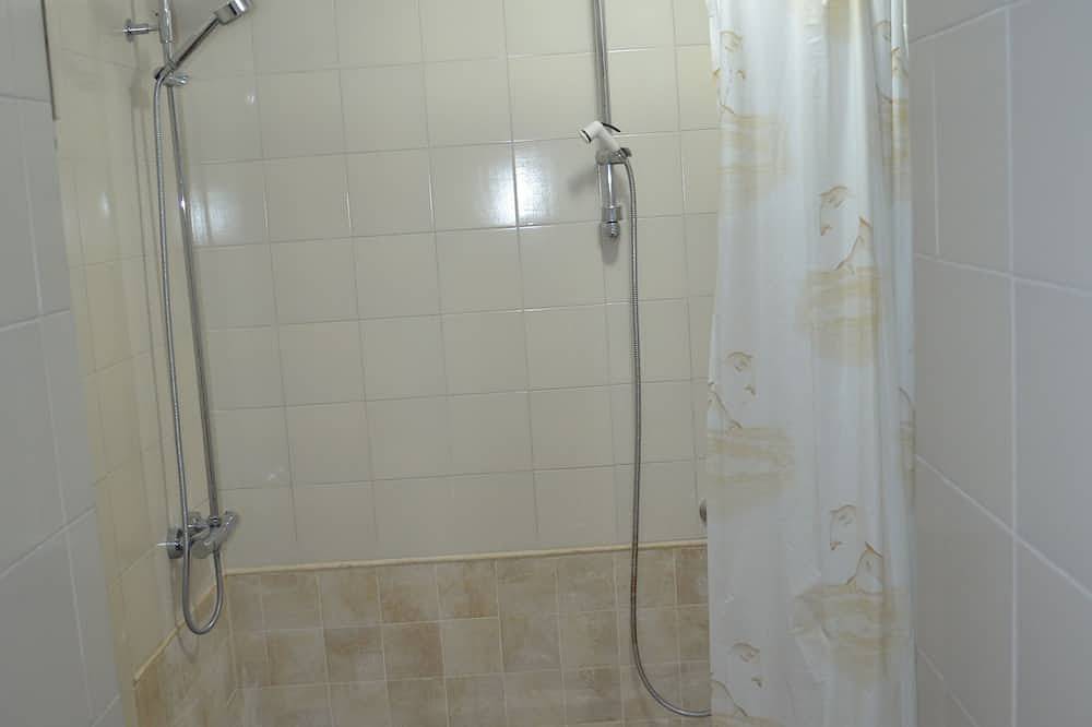 Appartamento intero, Just outside Rome. Apartment in a villa, with swimming pool. in Poggio San Lorenzo, Terminillo