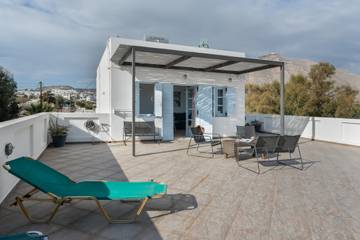Apartment for 4 People in Perissa, Santorini, Photo 2
