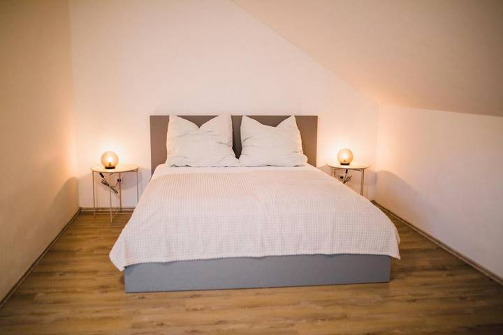 Ferienwohnung für 8 Personen, mit Balkon und Terrasse sowie Garten und Ausblick in Bensheim - 4