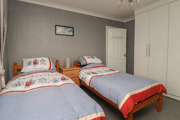 19 Slinger Road, pet friendly, with hot tub in Thornton-Cleveleys in Thornton-Cleveleys, Lancashire