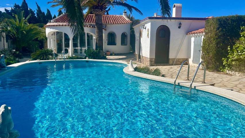 Chalet para 6 personas, con piscina además de jardín y terraza en Baix Camp - 3