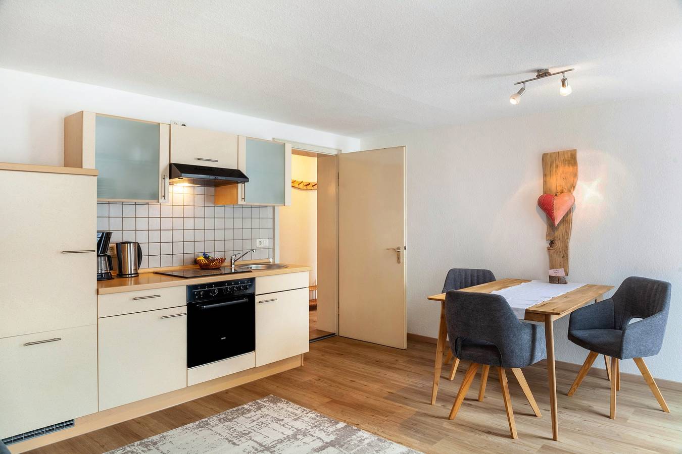 Entire apartment, Apartment 'Haus Latschenhang 4 Ederkanzel' with Mountain View, Balcony and Wi-Fi in Mittenwald, Bavarian Alps