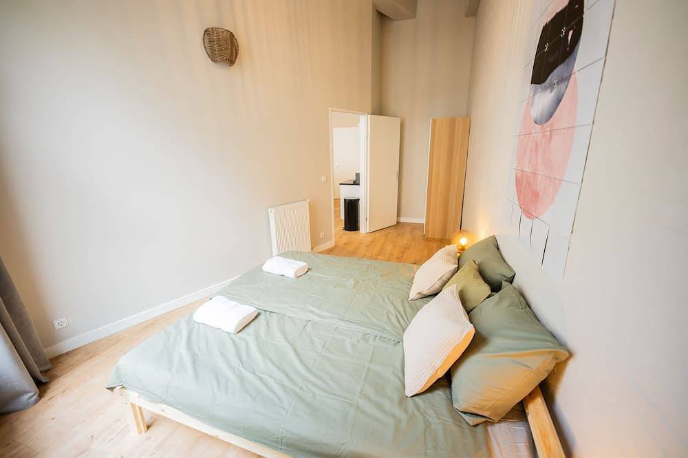 Entire apartment, Refined Retreat 2Bdr  Apartment   Bsh27 in Rotterdam, South Holland