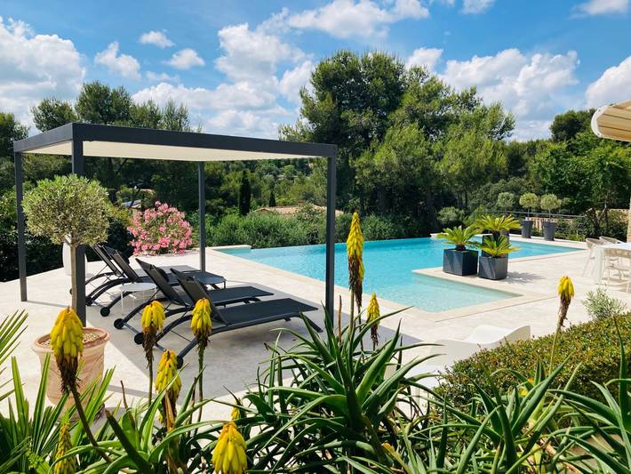 Gîte pour 4 personnes, avec terrasse ainsi que piscine et jardin - 1