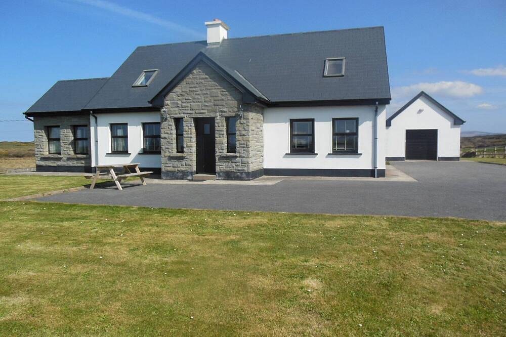 Lussuosa casa di famiglia con una vista spettacolare vicino a negozi, pub e spiagge in Contea di Clare (Irlanda)