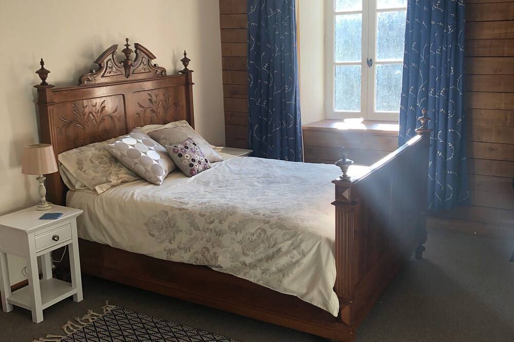 The Coach House-3 Bed-2 Bath-Garden-Petsok-Freep in Saint-Mathieu, Parque Natural Regional Périgord-Limousin