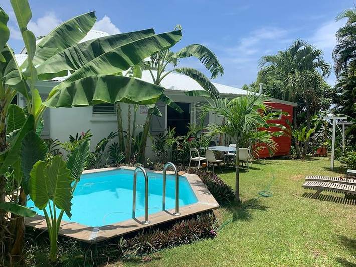 Location de vacances pour 8 personnes, avec piscine ainsi que vue et jardin dans Plage de Cluny - 3