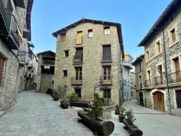 Casa rural para 8 personas, con vistas y balcón en Borredá